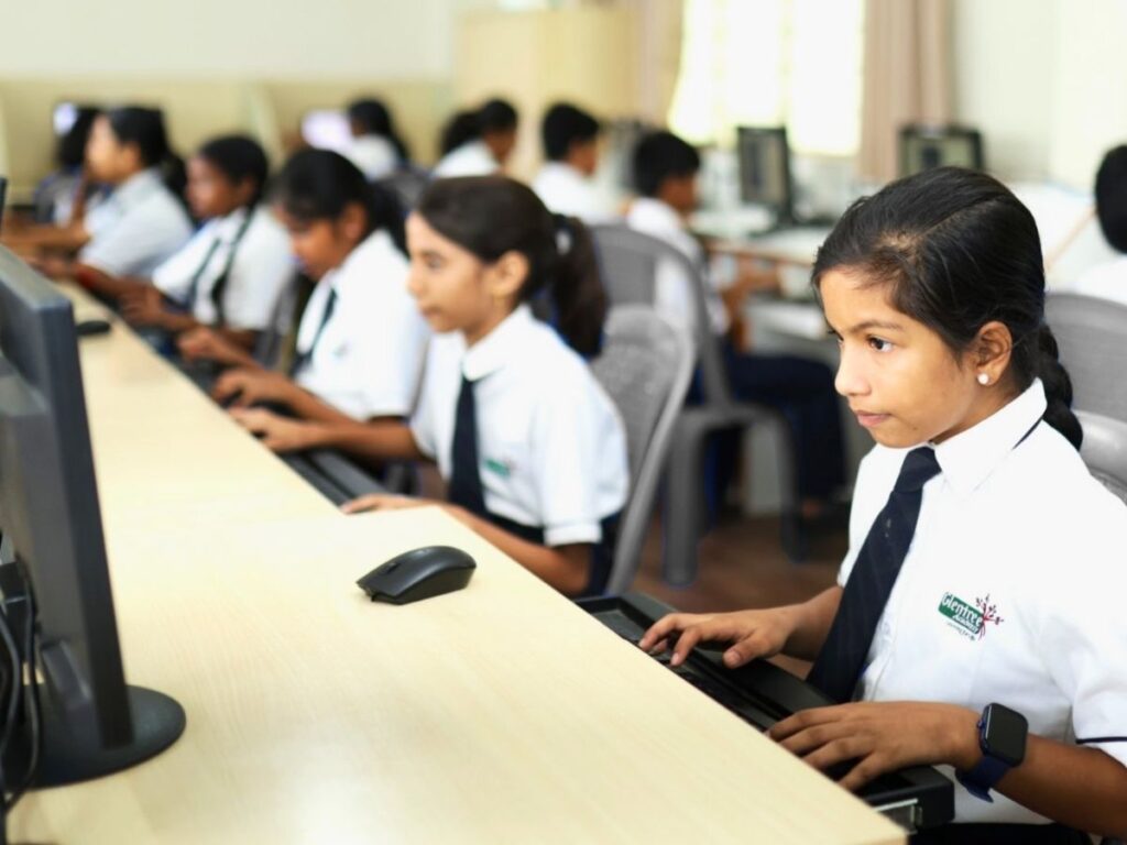 students-in-hitech-computer-lab